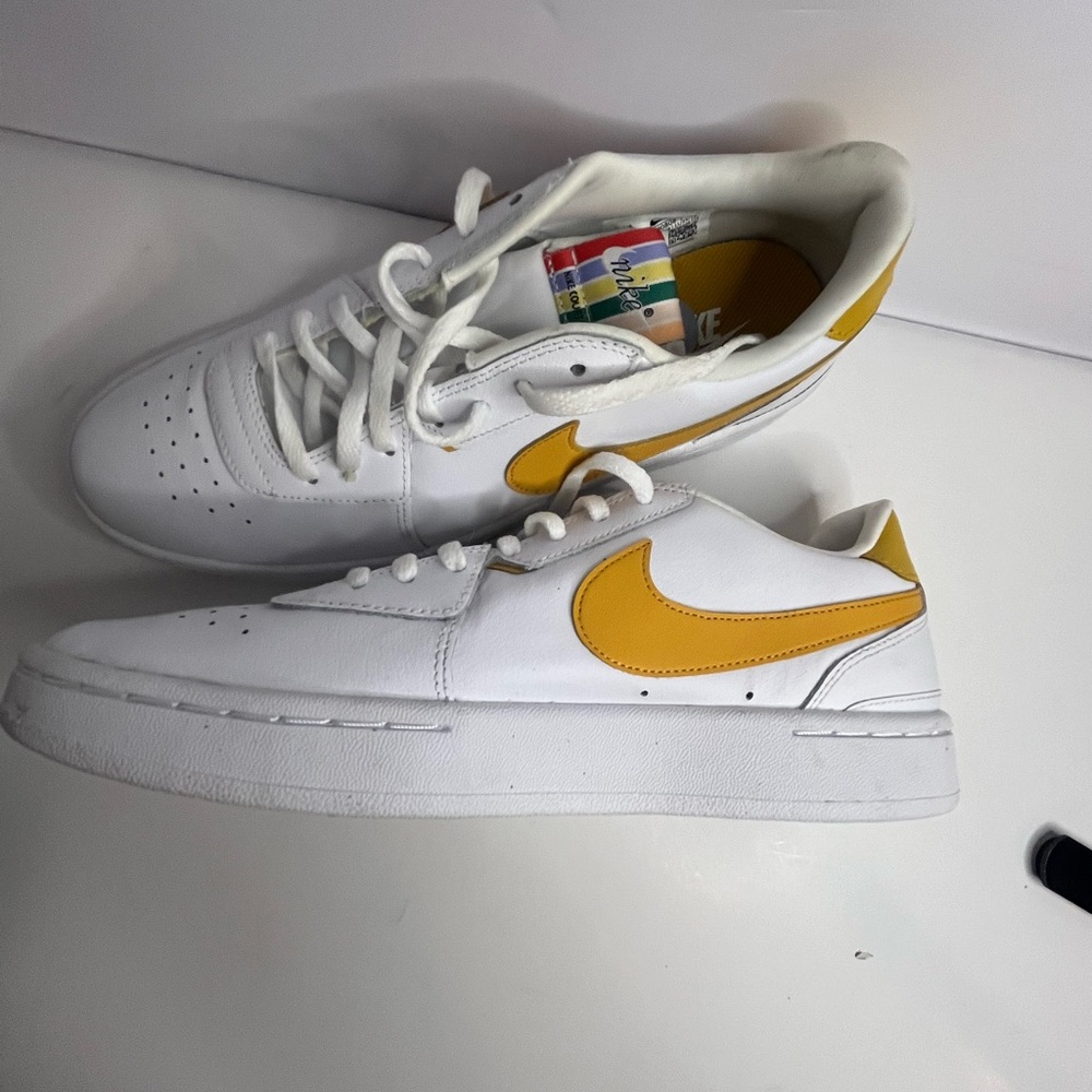 Nike court blanc White and Yellow Sneakers size 9.5 women’s